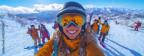 Un groupe d'amis prend un selfie joyeux sur les pentes enneigées, souriant et profitant de l'hiver, tandis que la montagne et le ciel bleu forment un cadre parfait pour leur journée de ski. photo