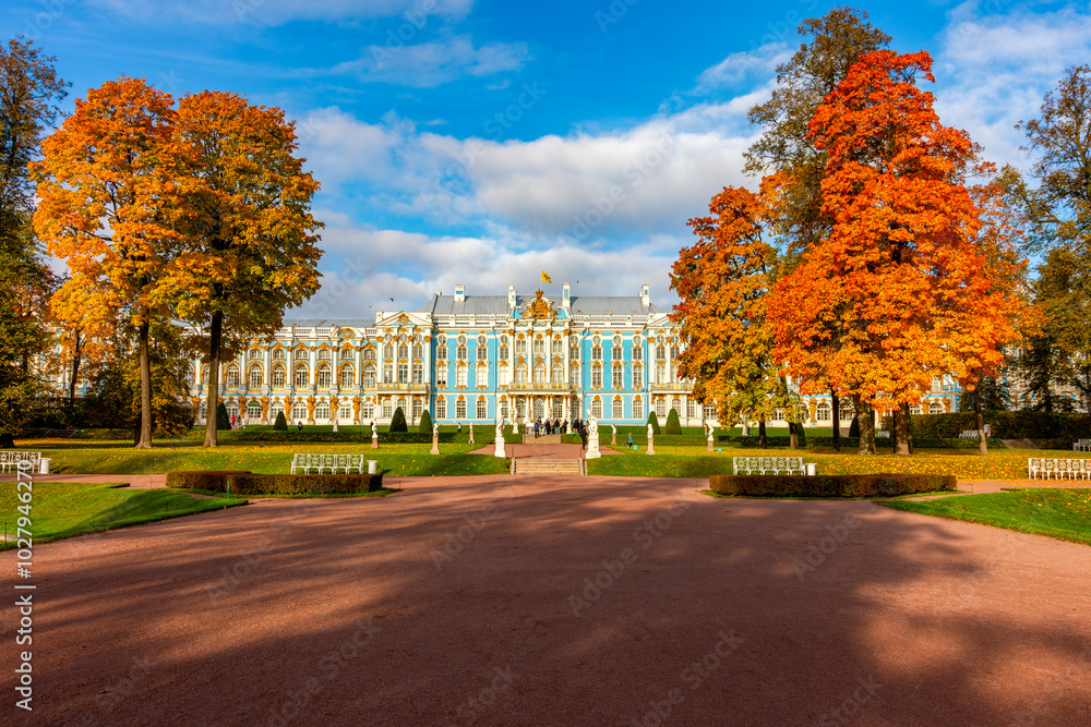 Obraz premium Catherine palace and park in autumn, Tsarskoe Selo (Pushkin), Saint Petersburg, Russia