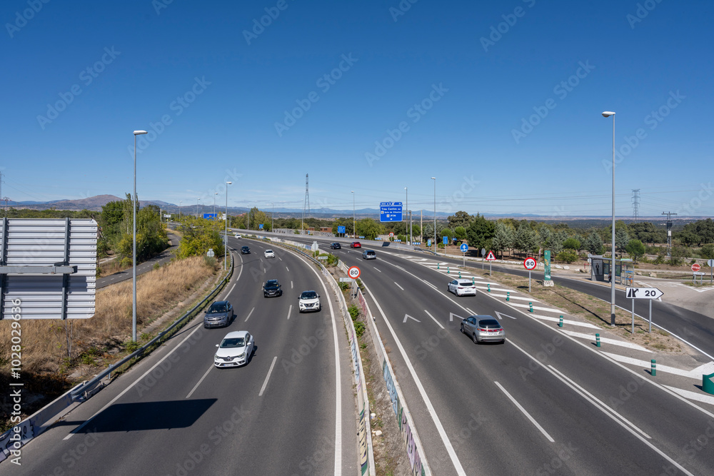 The lanes for each direction are separated by a median or central shoulder The lanes for each direction are separated by a median or central shoulder