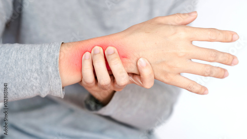 Experiencing wrist pain can be uncomfortable and concerning