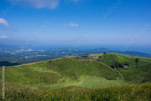 日本の静岡県伊東市の大室山の美しい風景