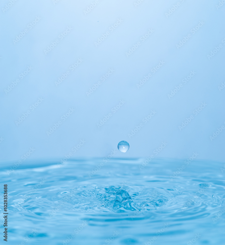 美しい水しぶき 水面と雫 美しい水しぶき 水面と雫