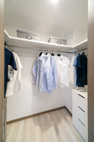 ウォークインクローゼット、ワードローブ、収納庫