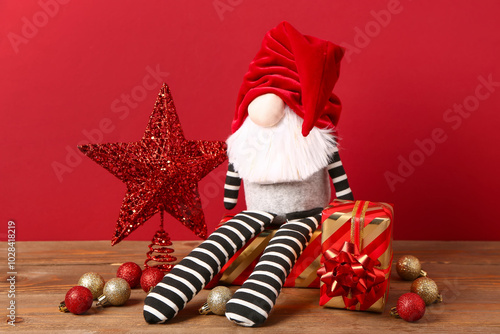Christmas gnome with gift b...