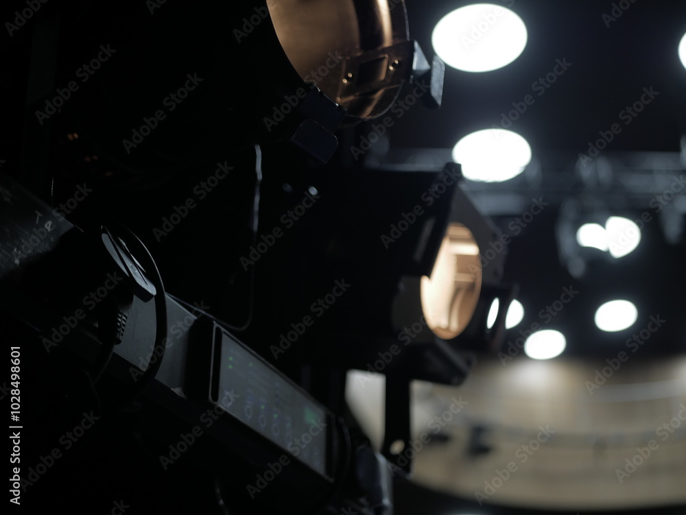 Naklejka premium theatrical lighting setup retro