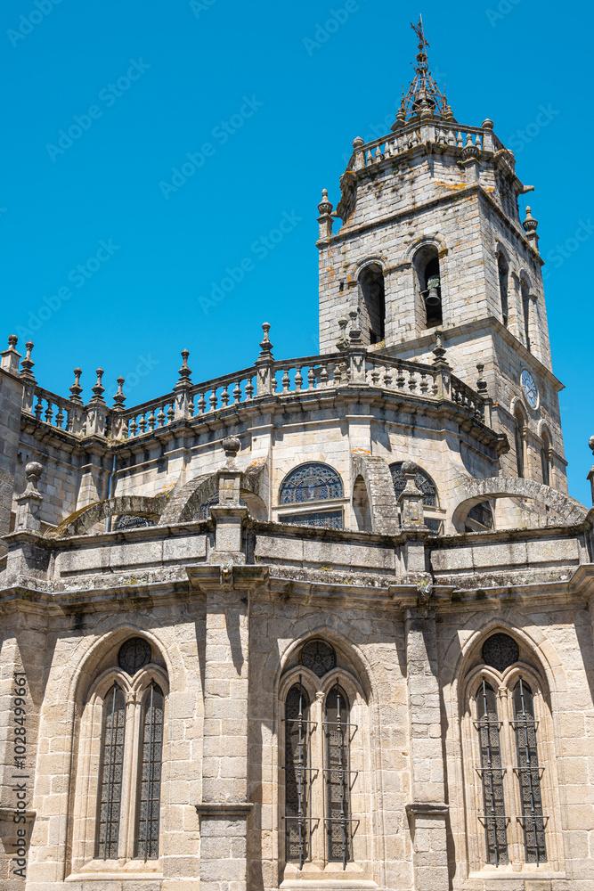 Fototapeta premium Fotografía vertical lado este de la catedral gótica de Lugo, España