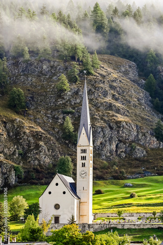 Zernez, Dorf, Kirche, San Maurizius, Ofenpass, Nationalpark, Herbst, Herbstfarben, Herbstwanderung, Graubünden, Engadin, Pass, Passstrasse, Val Müstair, Alpen, Schweiz