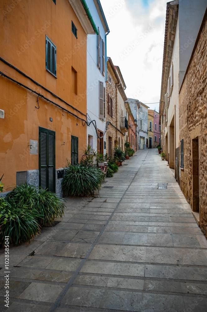 Obraz premium Picturesque narrow street in a Mediterranean town.