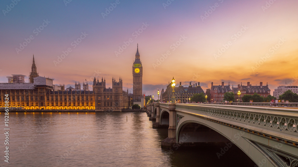 Fototapeta premium Sunset Over Iconic London Landmarks and Westminster Bridge