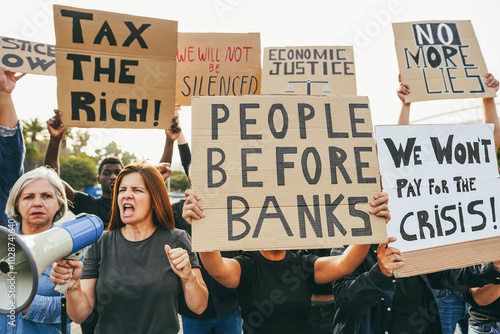 Canvastavla Crowd of multiracial people protest against inflation and financial crisis - Pro