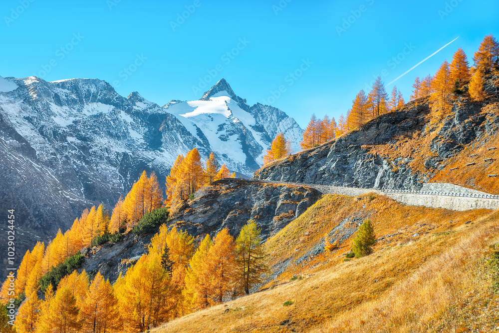 Fototapeta premium Majestic autumn landscape at Grossglockner High Alpine Road with Grossglockner mountaine