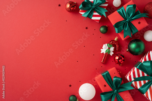 Obraz na plátně Stylish Christmas presents with green ribbons and festive decorations on a vibra