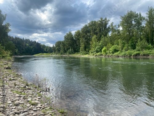 Photography Willamette River with overcast sky