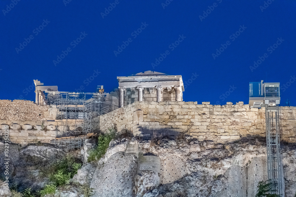 Fototapeta premium greece capital athens streets ancient artifacts tourist points of interest day and night