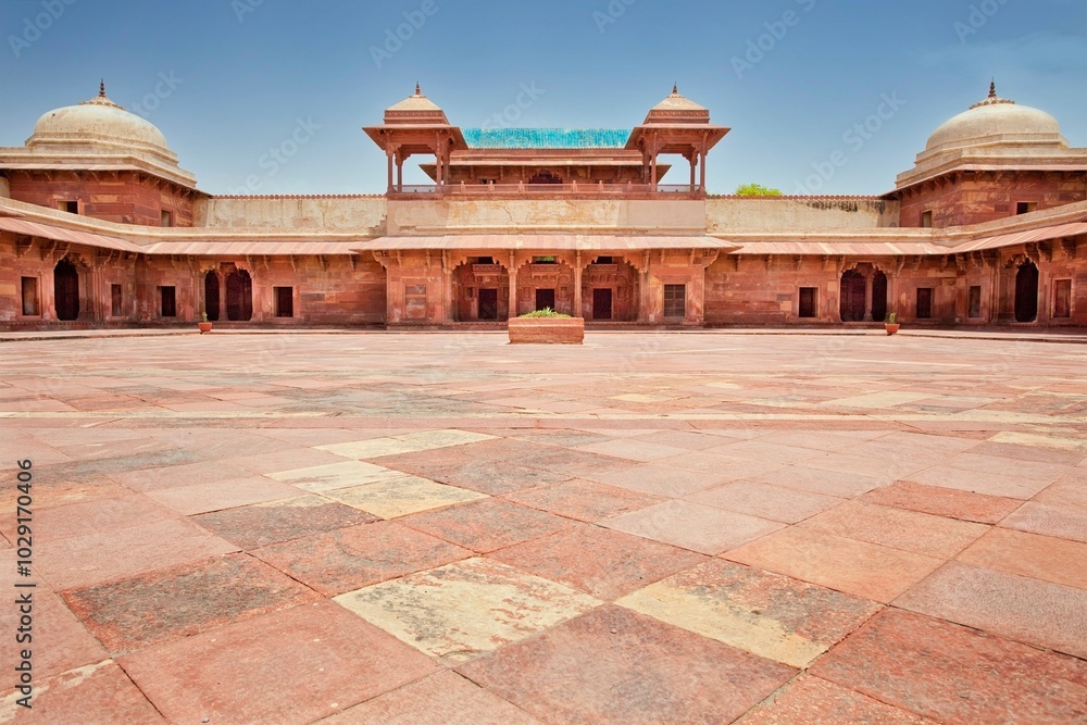 Fototapeta premium Palace Exterior and Courtyard, Fatehpur Sikri, India