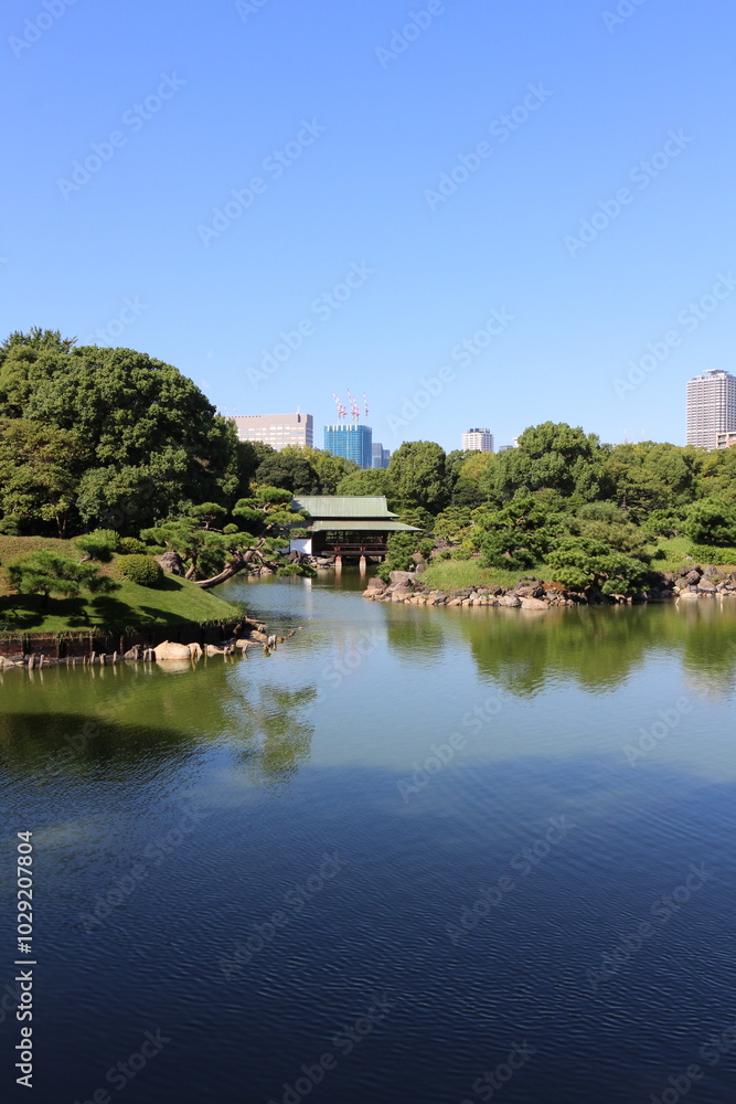 Ryotei House and Dai-Sensui Pond in Kiyosumi Garden, Tokyo, Japan Ryotei House and Dai-Sensui Pond in Kiyosumi Garden, Tokyo, Japan