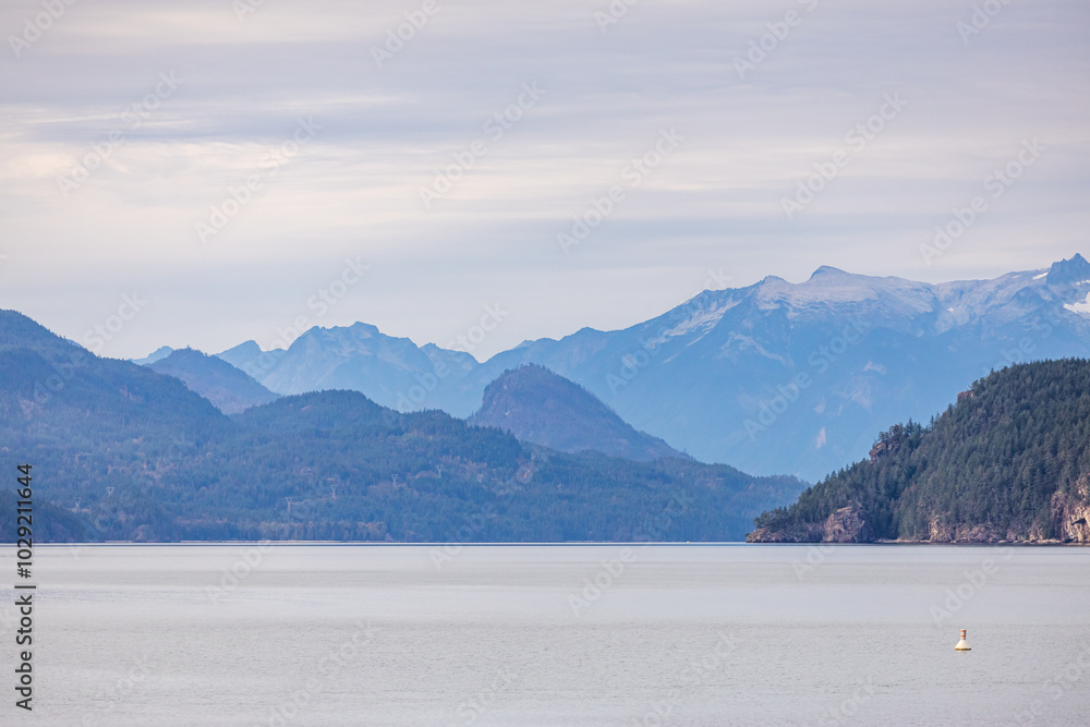 Obraz premium Serene Landscape of Harrison Lake in British Columbia Canada