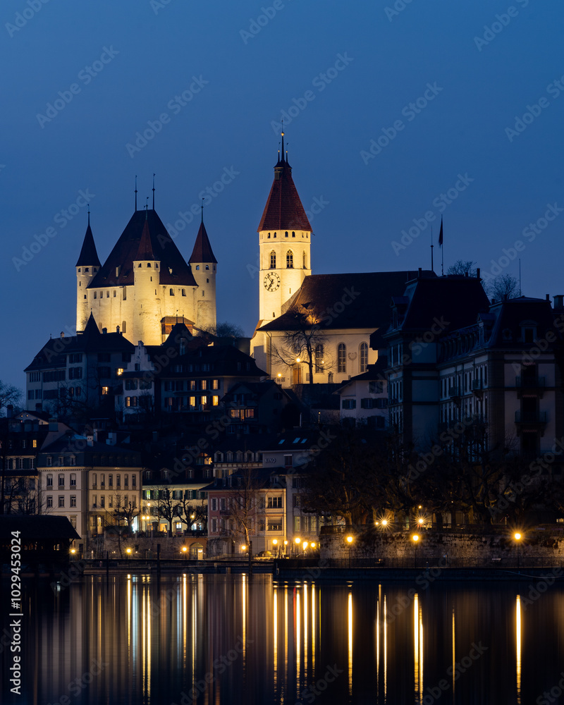 Schloss Thun in der blauen Stunde Schloss Thun in der blauen Stunde