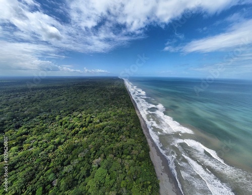 Zona atlántica de Costa Rica, ríos enormes y mucha vegetación. photo