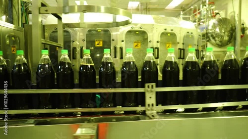 Linea de producción de una embotelladora, linea de plastico