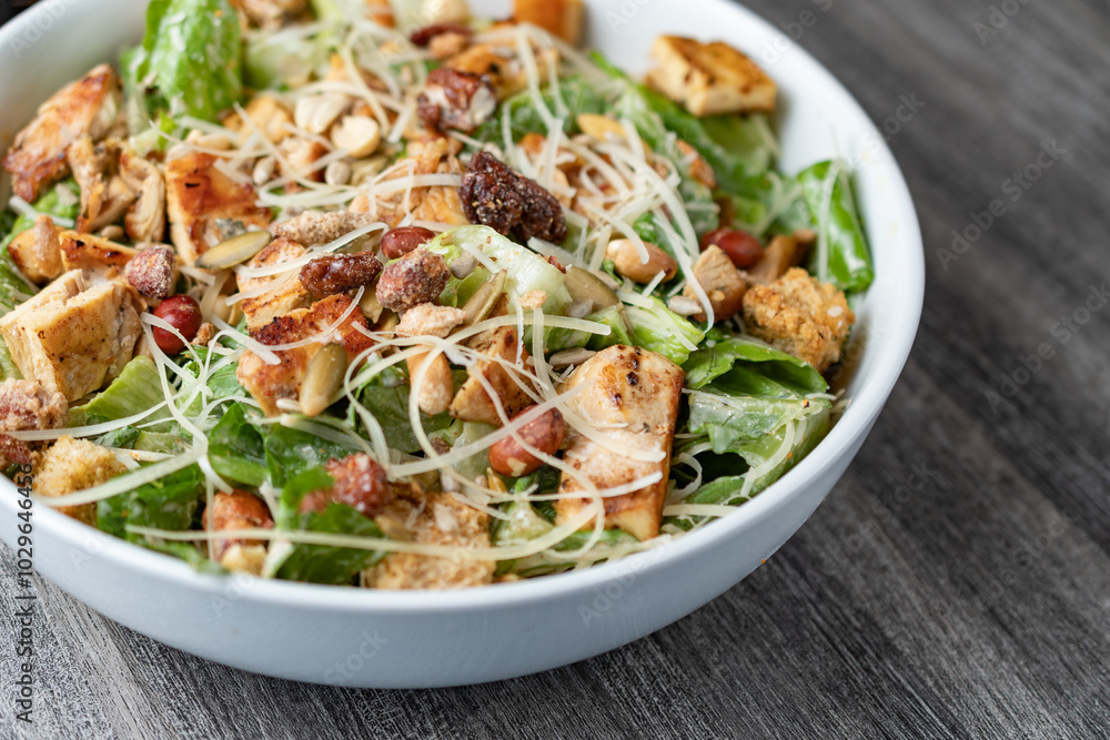 caesar salad with chicken
caesar salad with chicken
