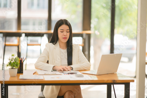 business women sitting and working Documents in front of the computer 