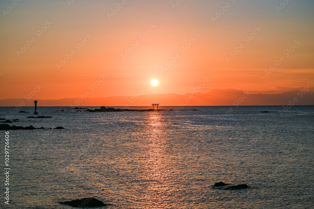 Fototapeta premium 神奈川県葉山町森戸海岸からの夕日