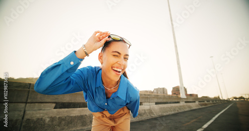 Foto City, wink or portrait of happy woman for fashion, streetwear or confidence for cool clothes
