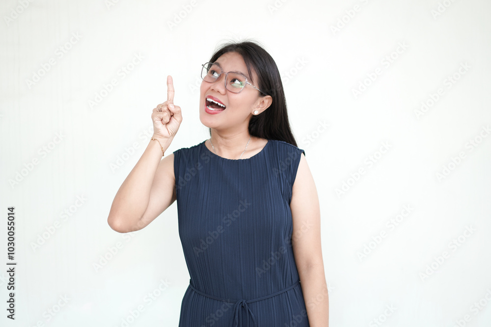 Beautiful Asian Woman Pointing up Got an Idea Isolated On White Background Beautiful Asian Woman Pointing up Got an Idea Isolated On White Background
