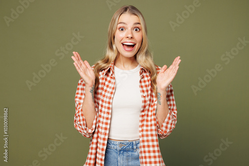 Εκτύπωση καμβά Young shocked surprised happy impressed fun woman she wear red shirt white t-shirt casual clothes look camera spread hands isolated on plain pastel green background studio portrait