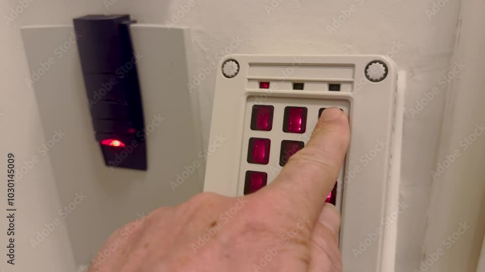 Zutrittssystem in einem Rechenzentrum mit Zahlencode Zutrittssystem in einem Rechenzentrum mit Zahlencode