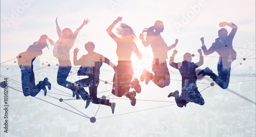 Photos ジャンプ、チームワーク、ネットワーク、グローバル、多国籍、世代、ダンス、アクティブ、活躍、元気、友情、グループ、男性、女性、日本人、外国人、企業、連携、サポート