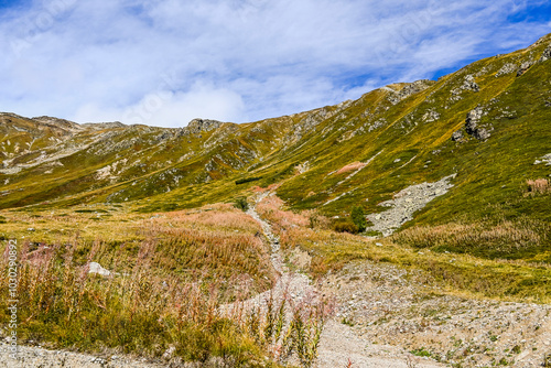 Livigno, Forcola di Livigno, Passo Forcola, Passstrasse,  Bergpass, Alpen, Piz Orsera, Piz dals Lejs, Monte Vago, Wanderweg, Bergwiesen, Fluss, Spöl, Berninagruppe, Herbst, Herbstfarben, Zoll, Italien photo