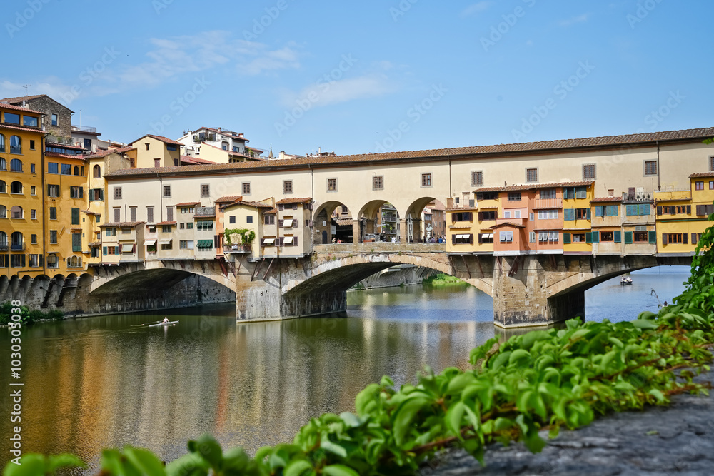Ponte Vecchio: A Daylight Stroll Over Florence's Iconic Bridge Ponte Vecchio: A Daylight Stroll Over Florence's Iconic Bridge