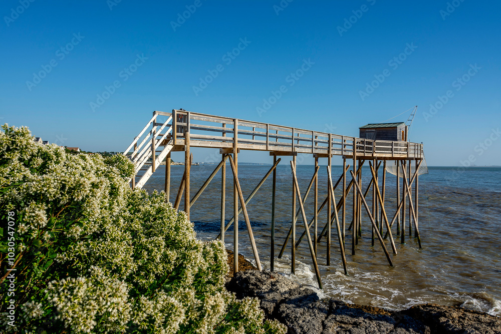 Saint Palais sur Mer, les carrelets sont des filets utilisés par les pêcheurs depuis leur cabane, Charente Maritime, Nouvelle Aquitaine, France Saint Palais sur Mer, les carrelets sont des filets utilisés par les pêcheurs depuis leur cabane, Charente Maritime, Nouvelle Aquitaine, France