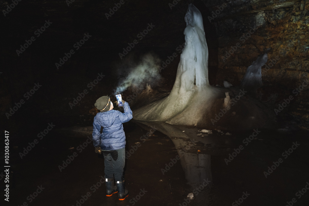 Obraz premium Embarking on a journey to explore the stunning frozen wonders located deep within a dark cave Experience a glimpse of mesmerizing ice formations
