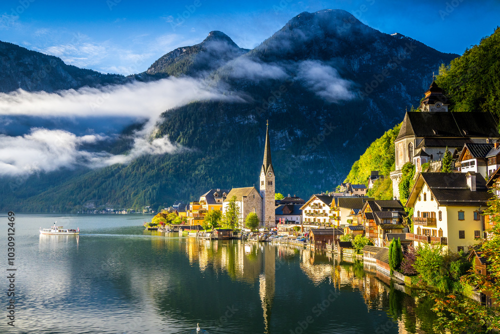 Fototapeta premium Hallstatt, wschód słońca, Górna Austria. 