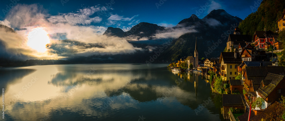 Hallstatt, wschód słońca, Górna Austria.