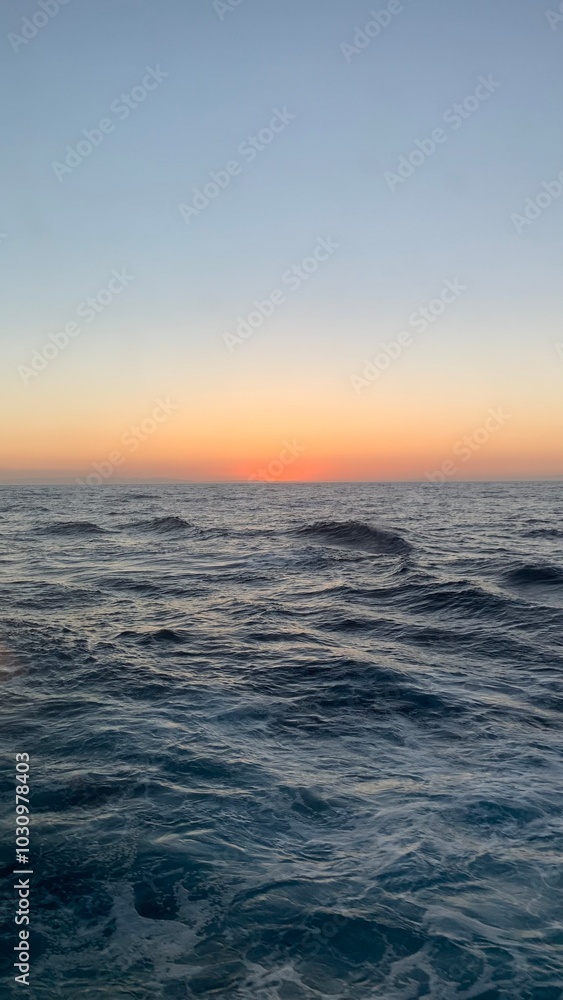 Fototapeta premium Ocean sunset landscape