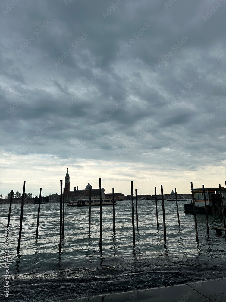 Fototapeta premium Cloudy venice italy