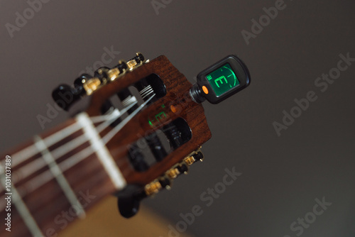 Valokuvatapetti tuning an acoustic guitar using a tuner