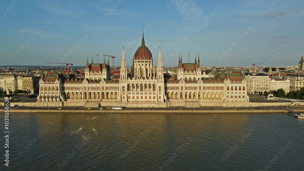 Obraz premium Budapest city and Danube river