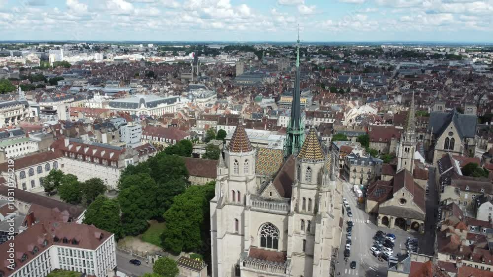 Vue aérienne panoramique de la Cathédrale Saint-Bénigne de Dijon,  église, Bourgogne, France, Europe