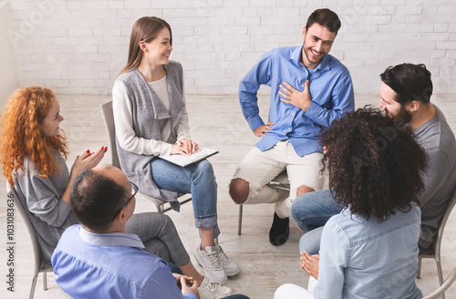 Foto Cheerful man appreciates support of people at rehab group meeting, empty space