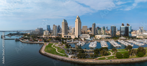 Obraz na płótnie Aerial view of San Diego's skyline featuring high rise buildings, the Marriott Marquis, Manchester Grand Hyatt, a marina, and San Diego Bay. w salonie