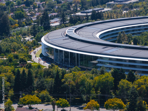 Obraz na płótnie Aerial View of Apple Park and Surrounding Landscape in Cupertino w salonie