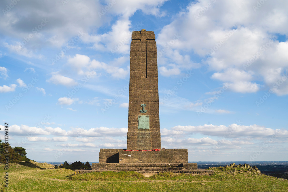 Obraz premium War Memorial at sunset, in Bradgate Park