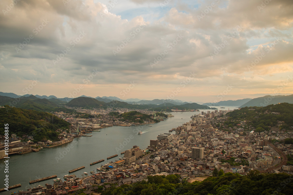 Obraz premium 尾道水道 夕暮れ 暮色 街並み 風景