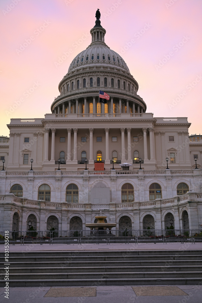Fototapeta premium Alcune foto di Capitol Hill di giorno e di notte