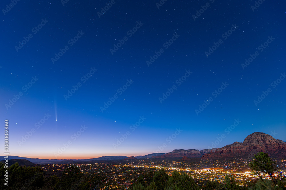 Fototapeta premium Comet Tsuchinshan-ATLAS with Sunset clear night sky in Sedona Arizona near Grand Canyon